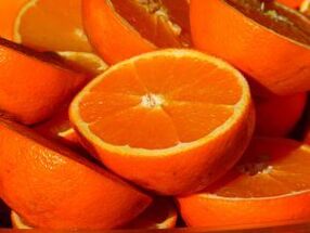 vitaminas C, esantis apelsinuose, pašalinamas nikotinu